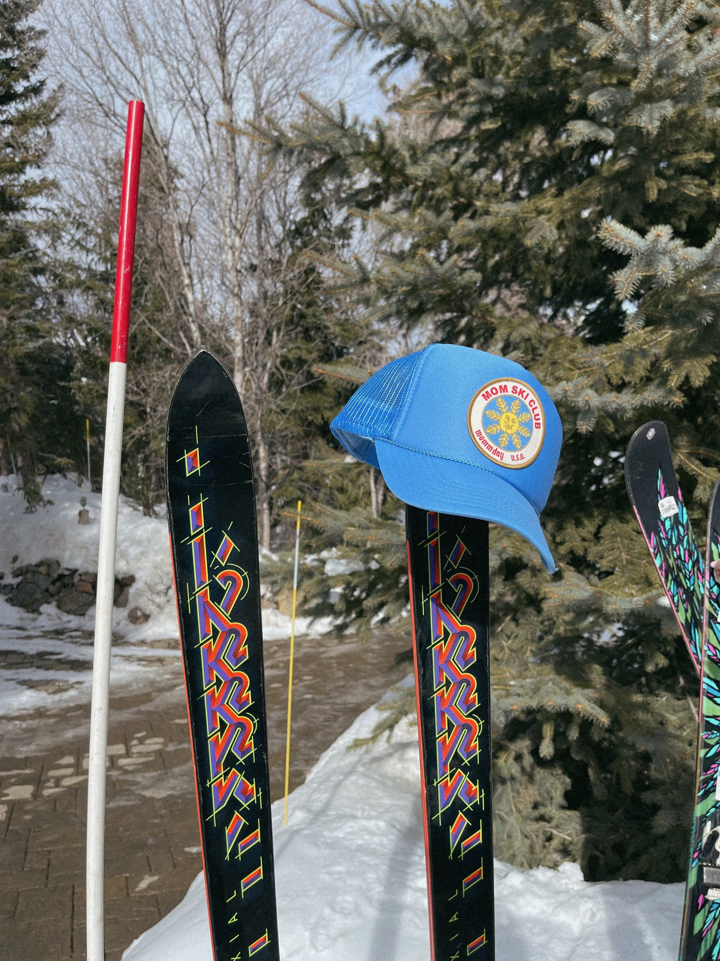 SKI MOM CLUB trucker in light BLUE