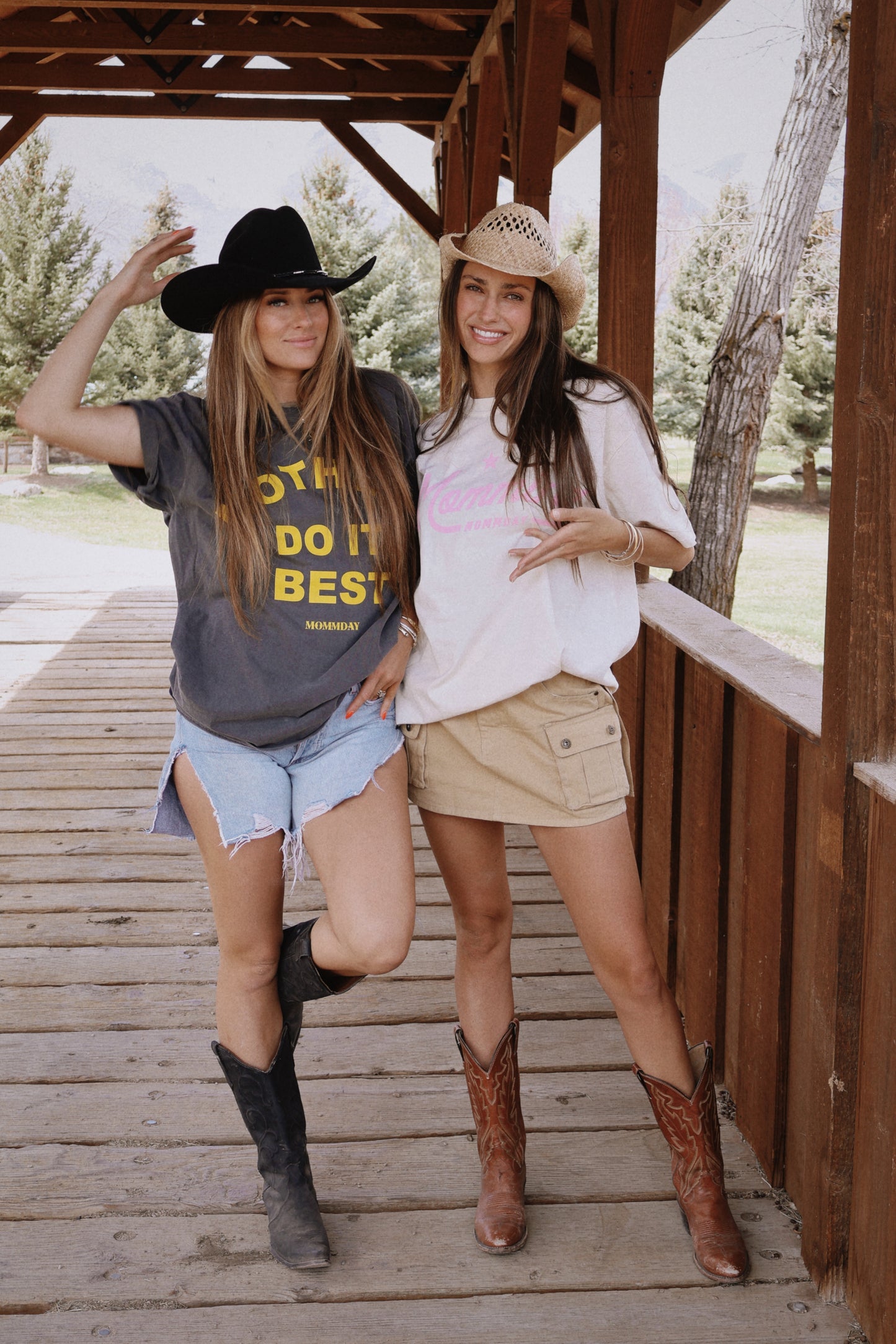 MOMMING Shirt on Cream