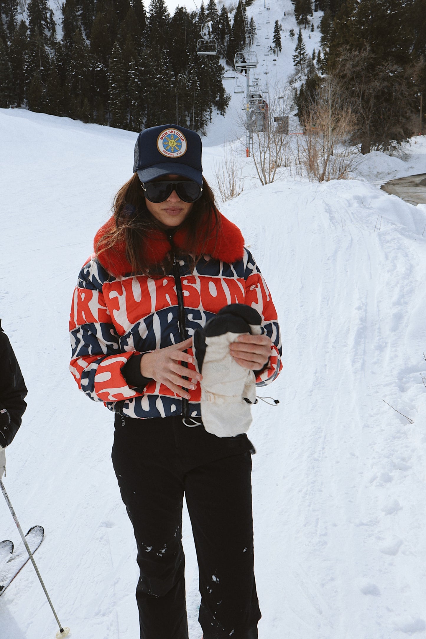 SKI MOM CLUB trucker in NAVY