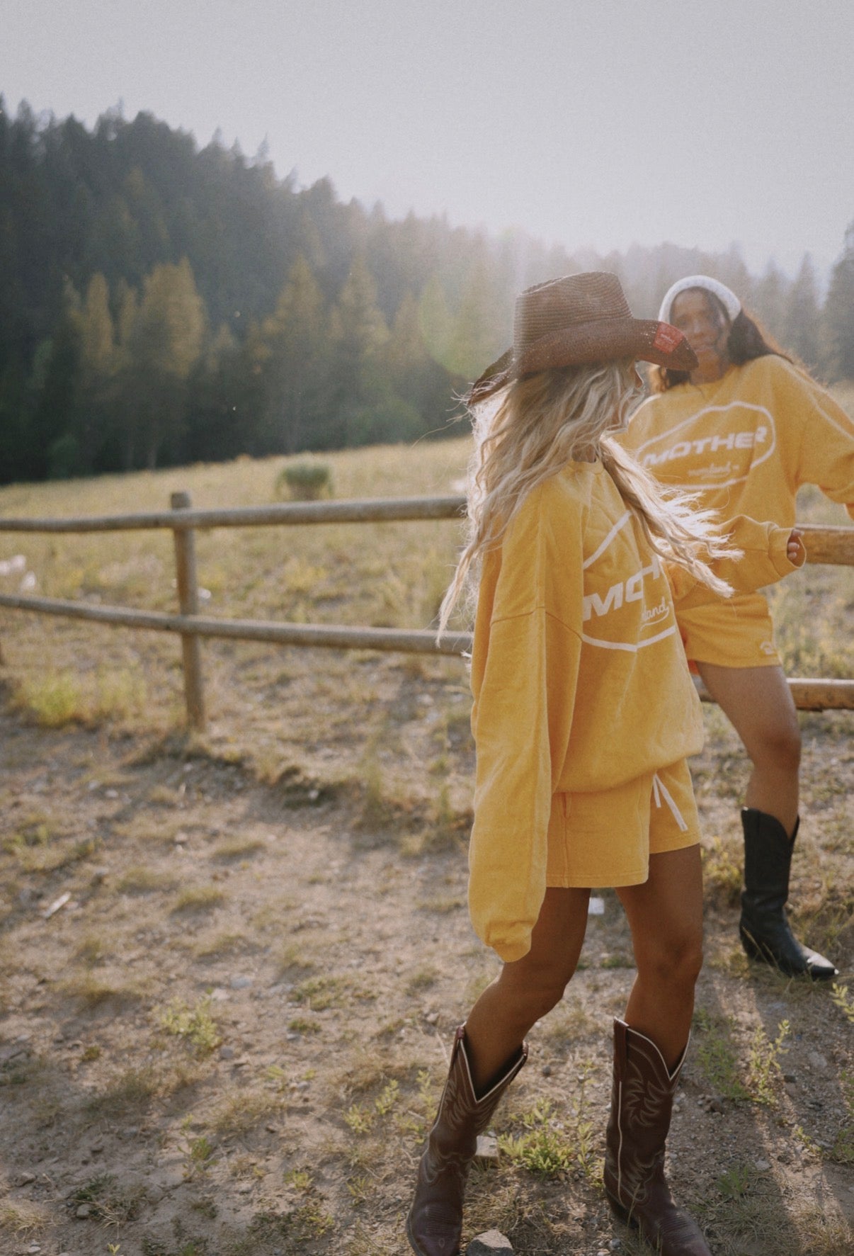 MOTHER circle Yellow sweatshirt