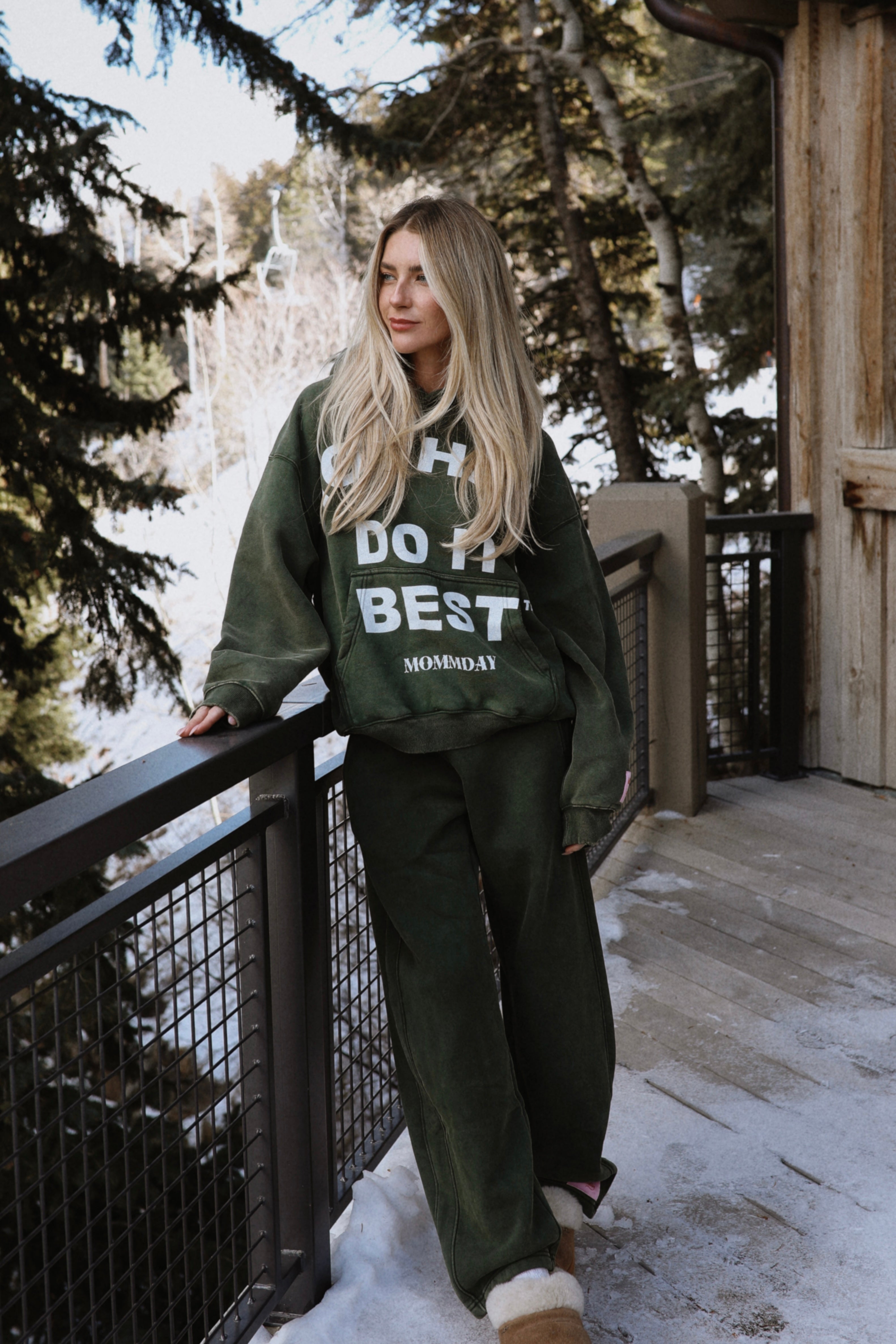 MOTHERS DO IT BEST sweatshirt in green – Mommday