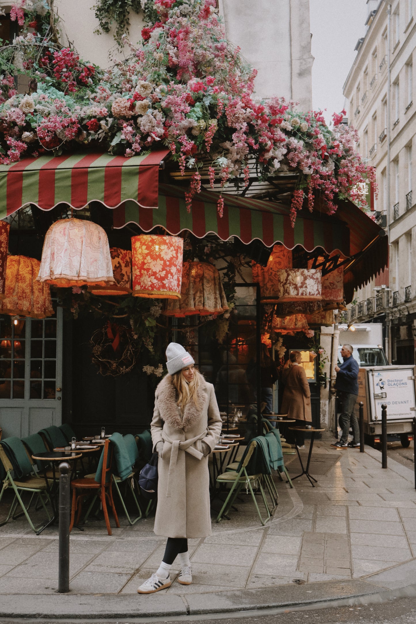 Momland™️ beanie on grey