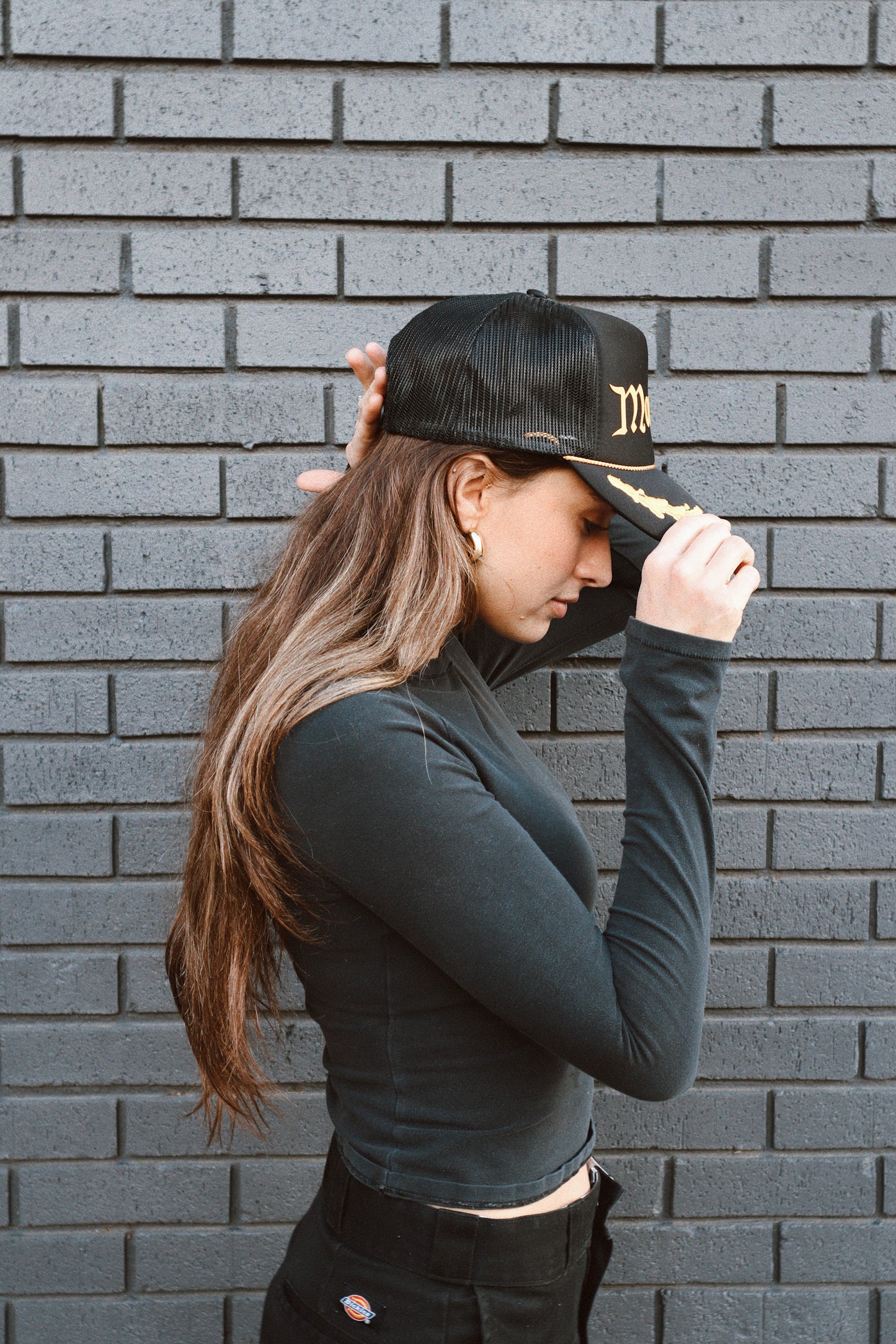 Momland™️ Trucker Hat in black with gold leaf