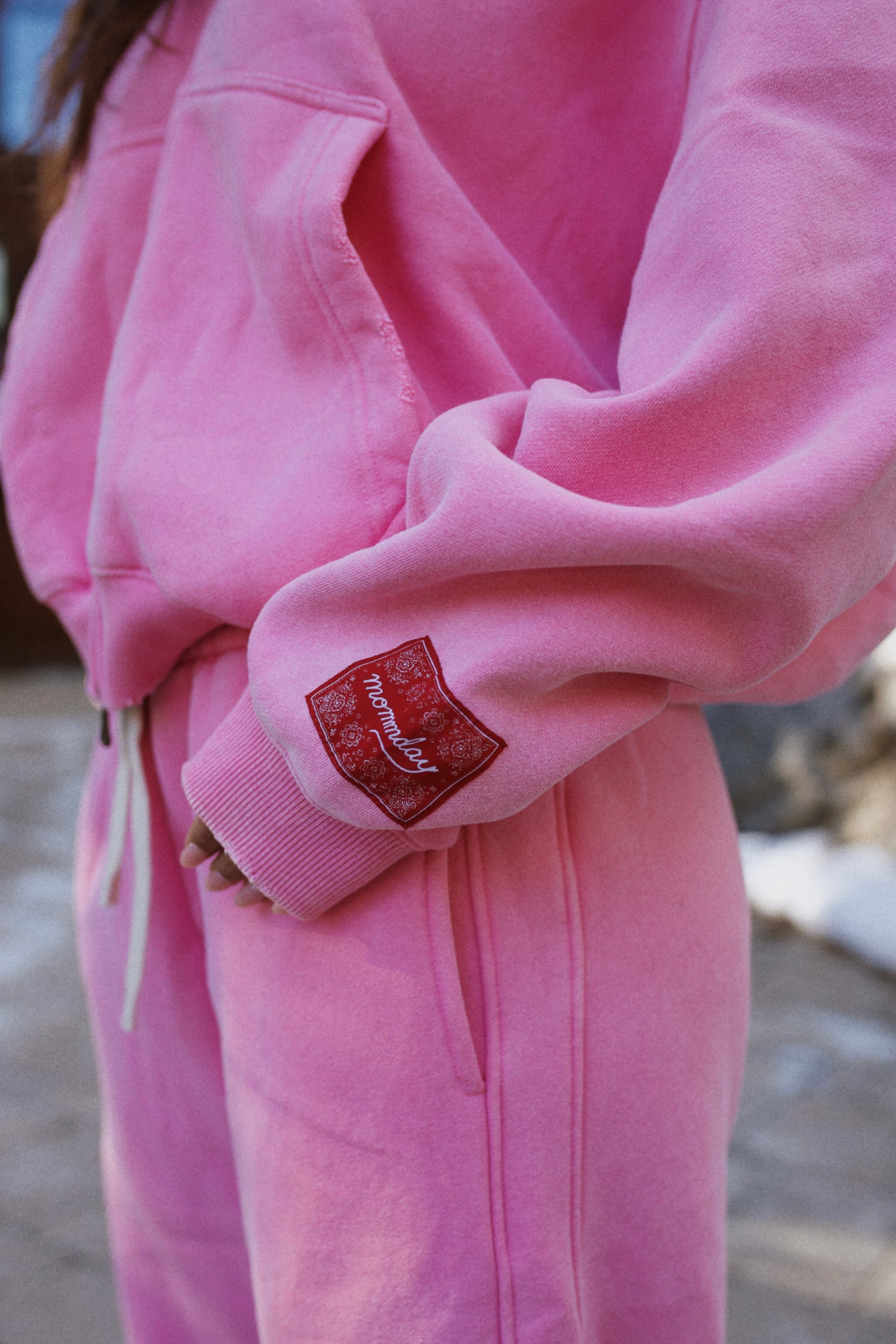 *MOMMING sweats in pink